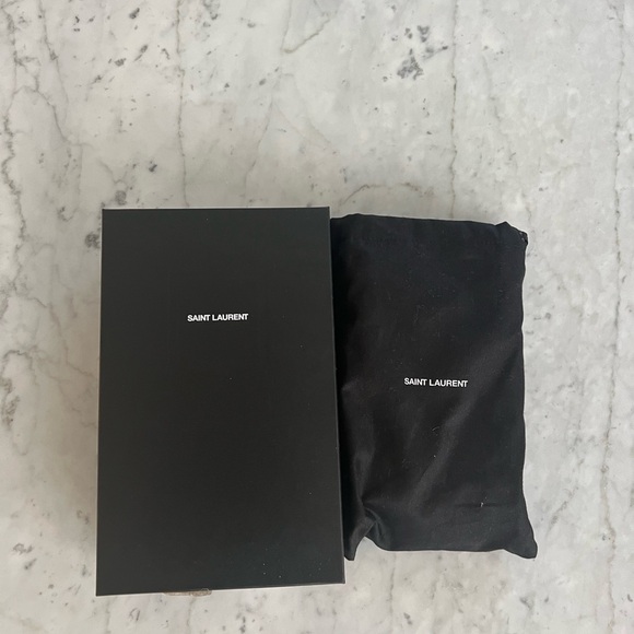 CASSANDRE ENVELOPE CHAIN WALLET IN GRAIN DE POUDRE LEATHER - Picture 10 of 14